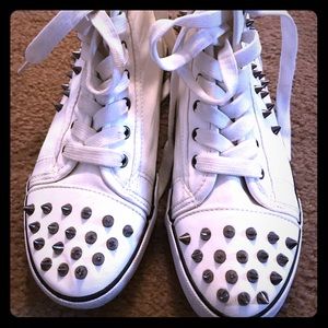 Ladies spiked high top gym shoes 👟